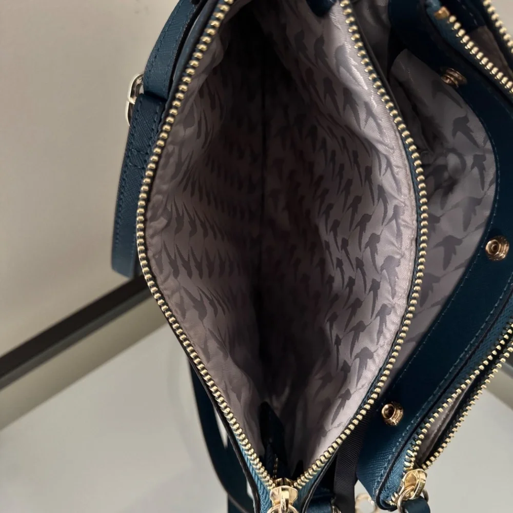 Lo & Sons Purse / The Pearl / Pacific Blue / Saffiano Leather / Gold Hardware - Picture 11 of 16